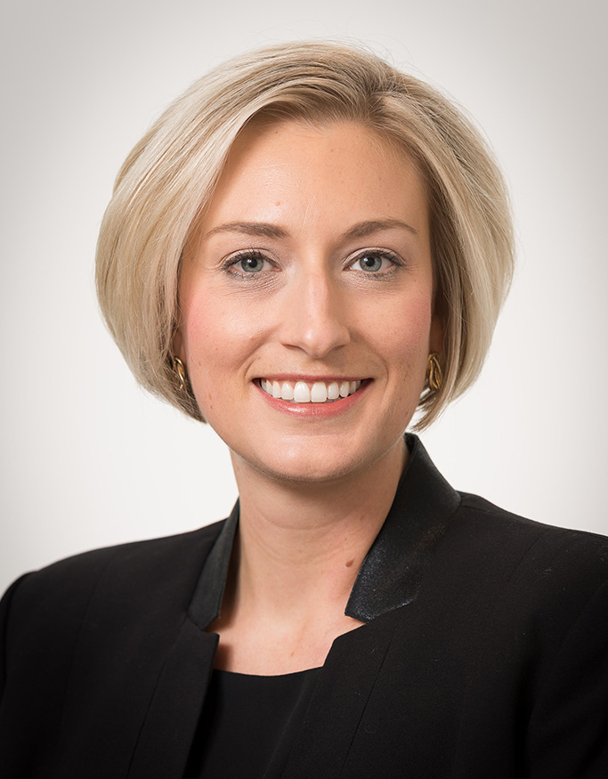 Amy Sarosiek Headshot