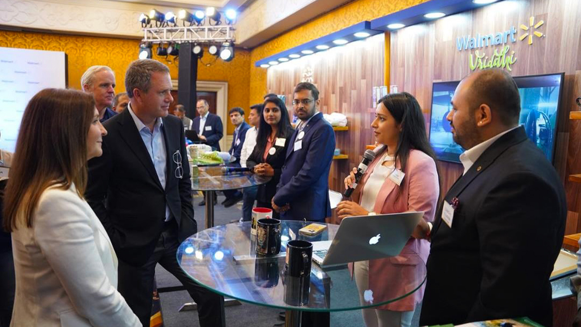 Doug McMillon, President and CEO, Walmart Inc. and Judith McKenna¸ President and CEO, Walmart International with Walmart Vriddhi graduates