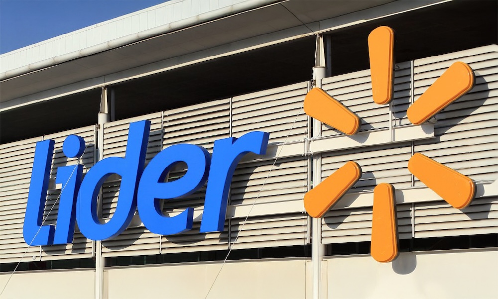 A blue exterior Lider sign.
