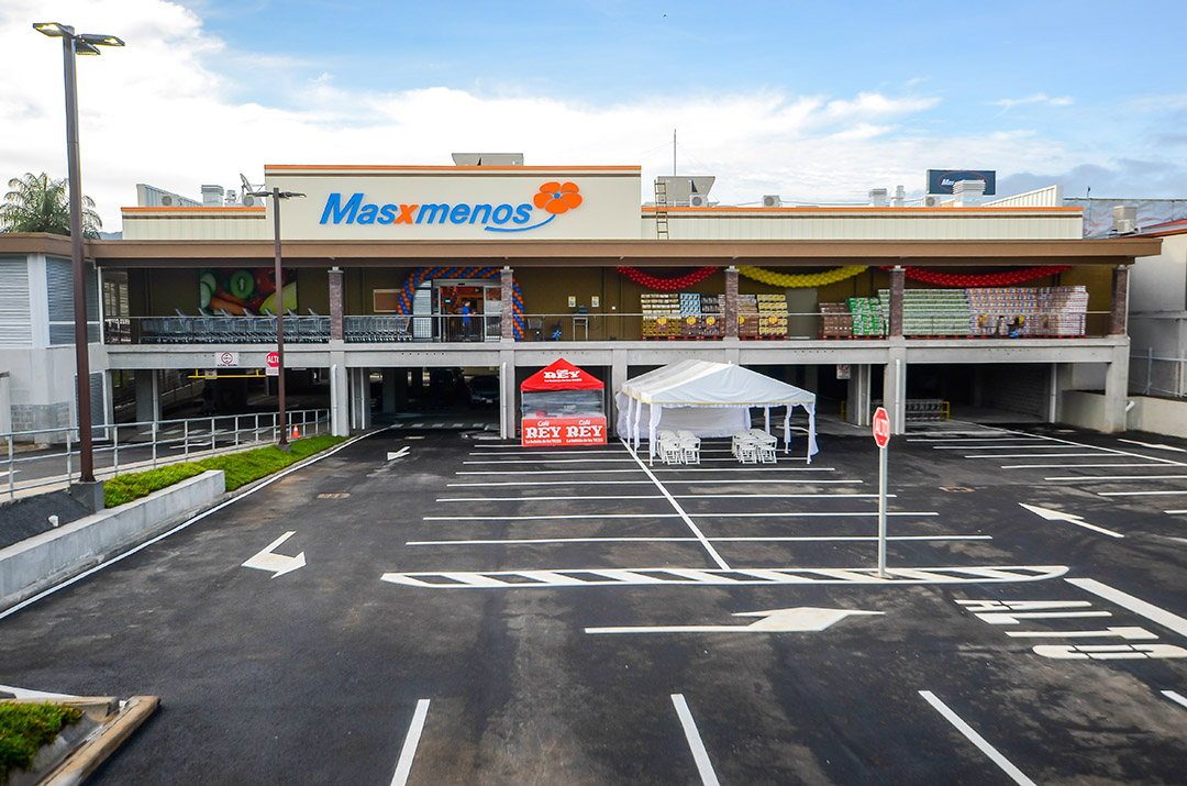 Mas X Menos store exterior
